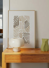 Cuadro decorativo de estilo minimalista y abstracto colocado en salón, pinceladas abstractas en tonos beige, modelo Pinceladas Beige