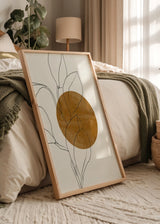 Cuadro decorativo de estilo minimalista y abstracto colocado en salón, sol ocre con hojas en línea minimalista, modelo Sun & Plant I