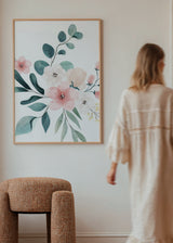 Cuadro decorativo de estilo minimalista y acuarela colocado en dormitorio, ramo floral en acuarela suave, modelo Acuarela Floral I