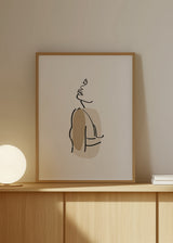 Cuadro decorativo de estilo minimalista y blanco_y_negro colocado en salón, ilustración minimalista de figura femenina en línea, modelo Line Girl