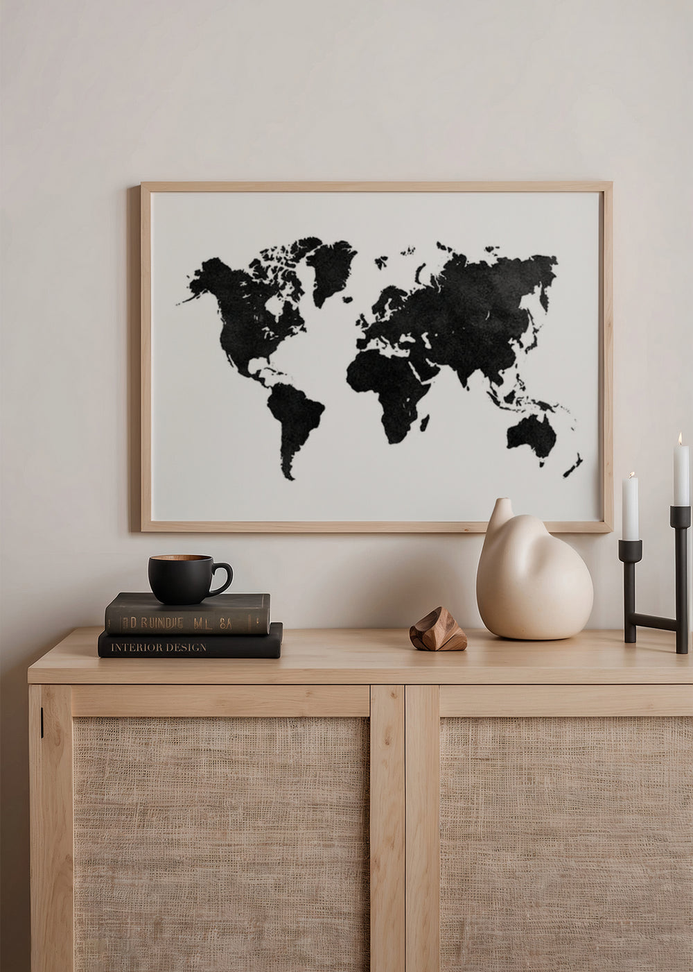 Cuadro decorativo de estilo minimalista y blanco_y_negro colocado en salón, mapa del mundo en blanco y negro, modelo The World