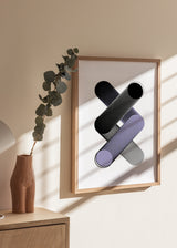 Quadro com cilindros entrelaçados de linhas concêntricas em preto, branco, cinzento e lilás suave, composição geométrica dinâmica de estilo moderno e equilibrado. Disponível em kudeko.com