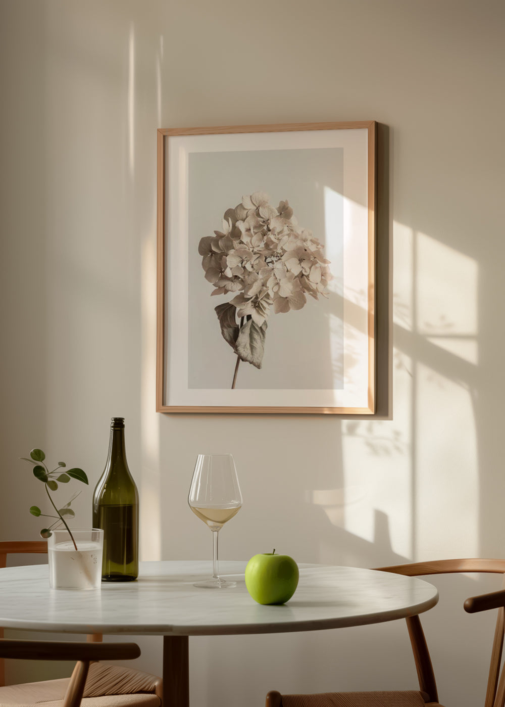 Cuadro decorativo de estilo minimalista y nórdico colocado en salón, flor seca beige en estilo nórdico, modelo Flor Beige Seca