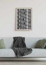 Decoración con cuadros, ideas - cuadro de fotografía de fachada edificio y ventanas en blanco y negro. Lámina decorativa.