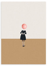 Gerahmtes Wandbild mit weiblicher Figur, schwarzem Kleid, weißem Kragen, rosa Ballon als Kopf, sandbeigem und off-white Hintergrund, in klarem surrealem Illustrationsstil. Erhältlich auf kudeko.com