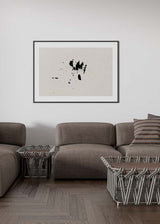 Decoración con cuadros, ideas - cuadro abstracto con brocha negra sobre fondo beige