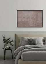 Horizontales Wandbild mit Schwimmersilhouetten in weißen Linien auf taupefarbenem Hintergrund, fließende Komposition im abstrakten Stil mit ruhiger Wirkung als gerahmte Wanddekoration. Erhältlich auf kudeko.com