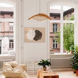 Horizontales Wandbild mit überlagerten organischen Formen in Off-White, Kohleschwarz und warmem Beige, feinen geschwungenen Linien und abstraktem zeitgenössischem Stil. Erhältlich auf kudeko.com