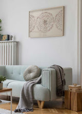 Cuadro horizontal con círculos concéntricos de puntos en beige, terracota y marrón sobre fondo claro, composición geométrica de aire boho y aspecto sereno. Disponible en kudeko.com