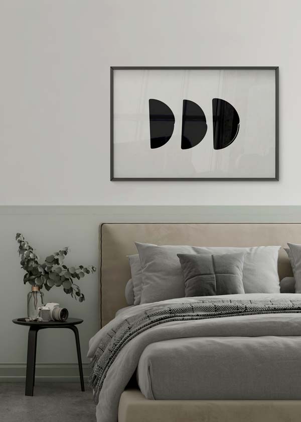 Tableau horizontal avec trois formes semi-circulaires noires sur fond blanc cassé, contraste marqué, palette noir et ivoire, composition équilibrée de style minimaliste contemporain. Disponible sur kudeko.com