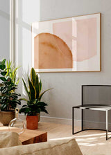 Horizontales Wandbild mit abstrakten organischen Formen in Erdtönen, warmem Beige und Altrosa auf hellem Hintergrund, im modernen abstrakten Stil. Erhältlich auf kudeko.com