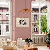Horizontales Wandbild mit zwei schwarzen Blattzweigen auf hellbeigem Hintergrund, schlichte botanische Komposition, klare Linien, minimalistischer Stil und neutrale Farbwirkung für moderne Wandgestaltung. Erhältlich auf kudeko.com