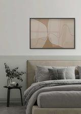 Tableau horizontal avec formes organiques superposées en beige, sable et brun doux, traversé par une ligne courbe continue dans un style abstrait minimaliste. Disponible sur kudeko.com