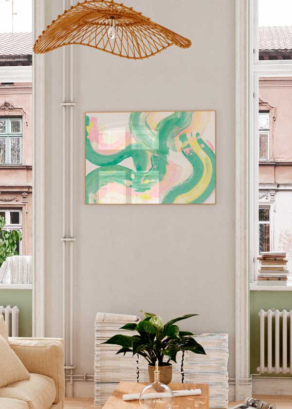 Horizontales Wandbild mit abstrakten, wellenförmigen Formen in Mintgrün, Pastellrosa, sanftem Gelb und Weiß, im leichten, zeitgemäßen abstrakten Stil. Erhältlich auf kudeko.com