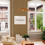 Quadro horizontal com sequência de fases lunares em tons de cinzento sobre fundo branco, composição simétrica, limpa e minimalista de estilo contemporâneo. Disponível em kudeko.com