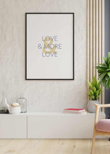 Decoración con cuadros, ideas - cuadro con frase "amor y más amor" en inglés. Lámina decorativa con frase de amor.