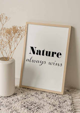 decoración con cuadros, ideas - lámina decorativa con frase "Naturaleza siempre gana" en blanco y negro - kudeko