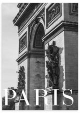 Cuadro de fotografía en blanco y negro del Arco del Triunfo de París, con arquitectura monumental, esculturas clásicas, relieves en piedra y estilo fotográfico elegante. Disponible en kudeko.com
