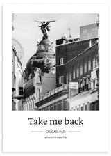 Tableau avec coupole monumentale, sculpture ailée, façades urbaines classiques et modernes en noir, gris et blanc, style photographie de ville. Disponible sur kudeko.com