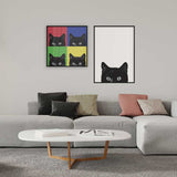Cuadro con gato negro asomando, ojos claros intensos, fondo blanco amplio, composición limpia de alto contraste y estilo minimalista. Disponible en kudeko.com