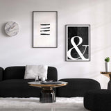 Quadro abstrato emoldurado com quatro traços pretos horizontais, fundo branco sujo, tons bege suaves e estilo contemporâneo depurado. Disponível em kudeko.com