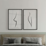 Cuadro con silueta lineal de cuerpo femenino en negro sobre fondo blanco, composición limpia de estilo minimalista. Disponible en kudeko.com