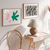 Cuadro horizontal abstracto y colorido. Sobre un ligero fondo gris, esta obra llenará de color y alegría cualquier rincón de tu casa. Más abajo encontrarás la colección entera con la que podrás hacer un mural que no pasará desapercibido.