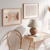 Cuadro horizontal con semicírculos beige, crema y marrón, composición geométrica orgánica con círculos punteados centrales y estética abstracta serena. Disponible en kudeko.com