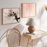Horizontales Wandbild mit abstrakter Komposition aus diffusen Flächen in Altrosa, hellem Pfirsich und Cremeweiß, im sanften zeitgenössischen Stil. Erhältlich auf kudeko.com