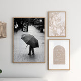 decoración con cuadros, ideas - lámina decorativa fotográfica en blanco y negro de niño con paraguas, lluvia - kudeko