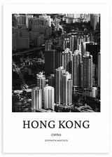 Cuadro de rascacielos de Hong Kong en blanco y negro, con edificios altos, avenidas urbanas, gran densidad arquitectónica y estilo ciudades. Disponible en kudeko.com