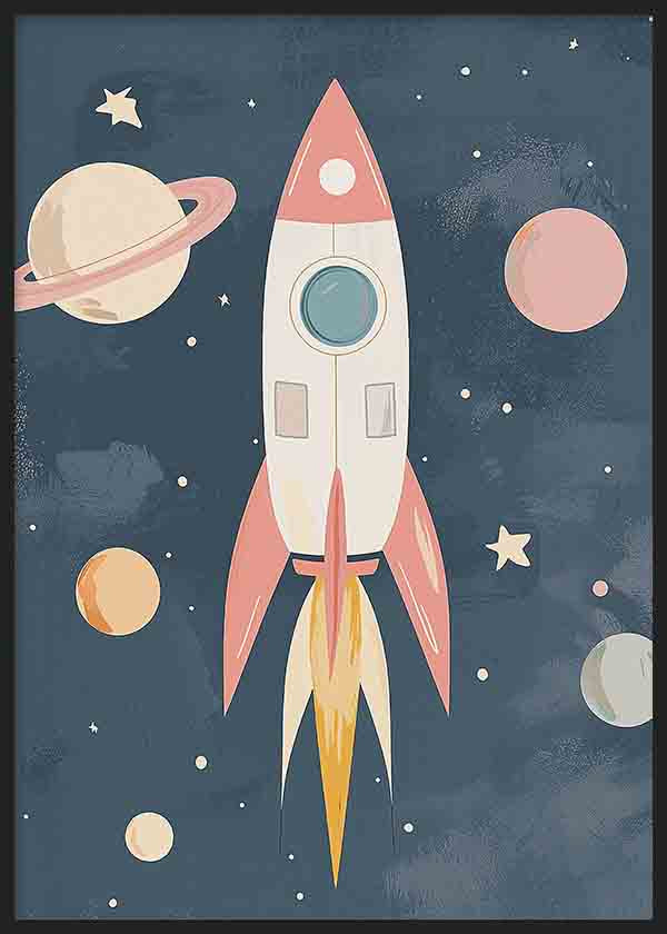 Cuadro con cohete espacial blanco y rosa, planetas pastel, estrellas pequeñas y fondo azul oscuro, de estilo infantil. Disponible en kudeko.com