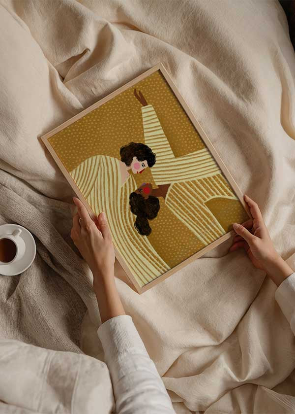 Cuadro ilustrado colorido con dos mujeres en tonos dorados Bea Muller, kudeko.com

