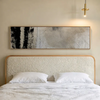 Horizontales Wandbild mit abstrakter Komposition in Beige, Hellgrau, Schwarz und Sand, weichen Texturen, zarten Lasuren und dunklem Kontrast an einer Seite, zeitgenössischer Stil. Erhältlich auf kudeko.com