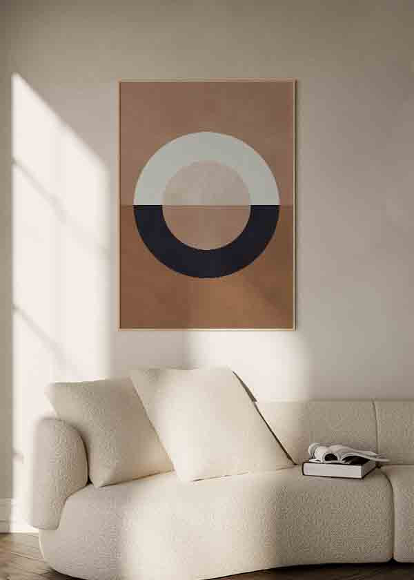 Cuadro abstracto con diseño geométrico en tonos beige, blanco, negro y marrón, disponible en kudeko.com.
