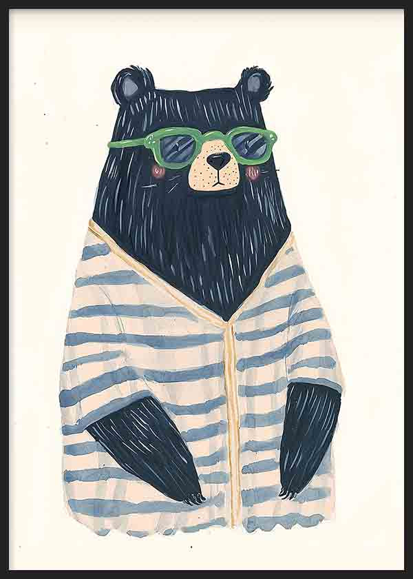 Cuadro de oso negro con gafas verdes, mejillas rosadas y chaqueta de rayas azul grisáceas sobre fondo claro, de estilo infantil. Disponible en kudeko.com