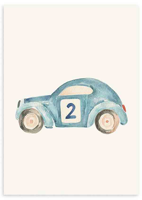 Cuadro de coche infantil azul con número dos, formas redondeadas, fondo claro, detalles suaves en gris y beige, de estilo infantil. Disponible en kudeko.com
