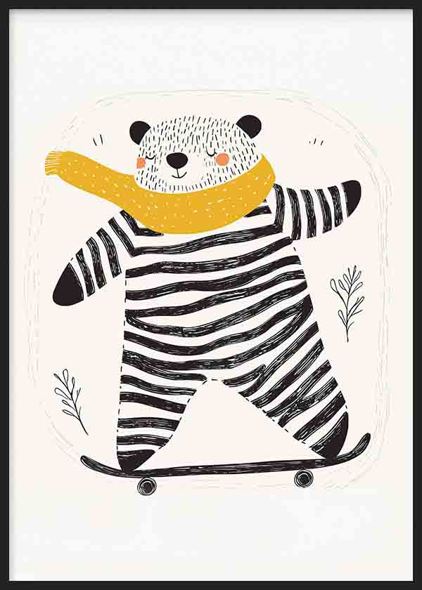 Cuadro de oso infantil sobre monopatín con traje de rayas negras y blancas, bufanda mostaza, fondo claro y estilo infantil. Disponible en kudeko.com