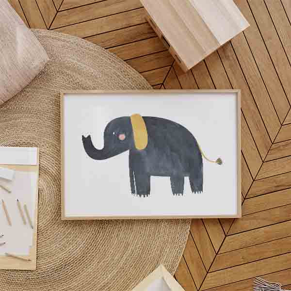 Cuadro infantil con ilustración de elefante en tonos oscuros con detalles dorados. kudeko.com
