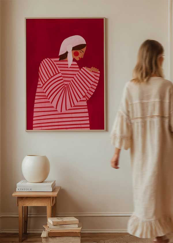 Cuadro ilustrado colorido mujer con pañuelo blanco y camisa de rayas rojas de Bea Muller, kudeko.com
