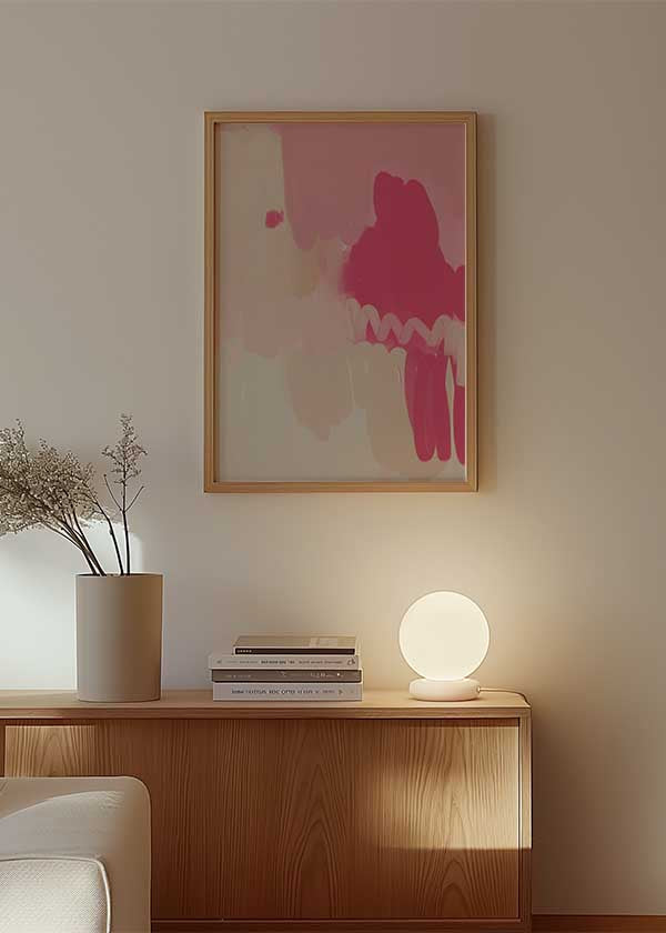 Cuadro abstracto en tonos rosados y fucsia con formas libres, kudeko.com
