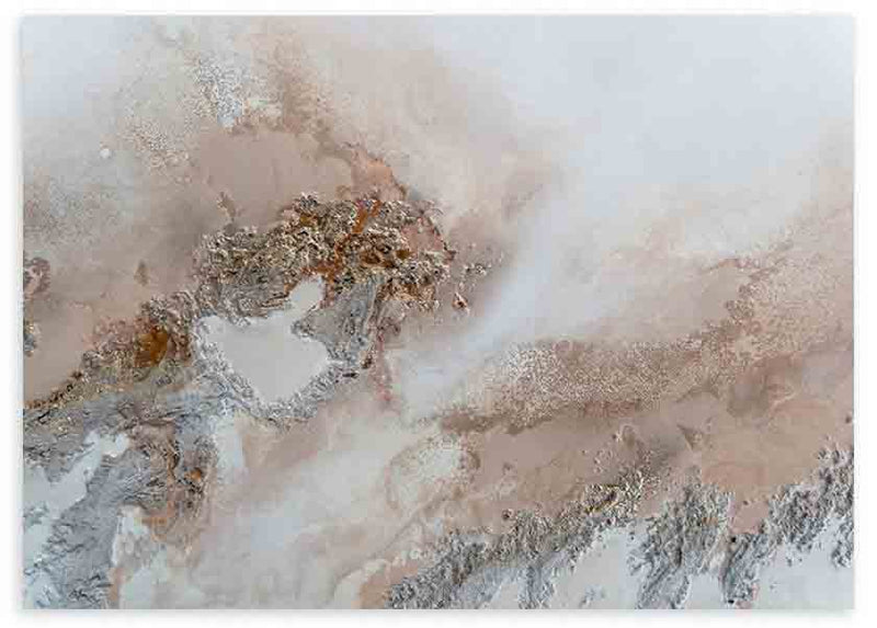 Quadro horizontal com composição abstrata de formas minerais em bege, areia, branco sujo e castanho acobreado, de estilo abstrato com texturas difusas e efeito de relevo visual. Disponível em kudeko.com