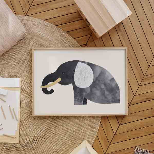 Cuadro infantil con ilustración de elefante en tonos grises. kudeko.com
