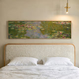 Quadro horizontal colorido que representa um lindo lago com lírios. Disponível em kudeko.com