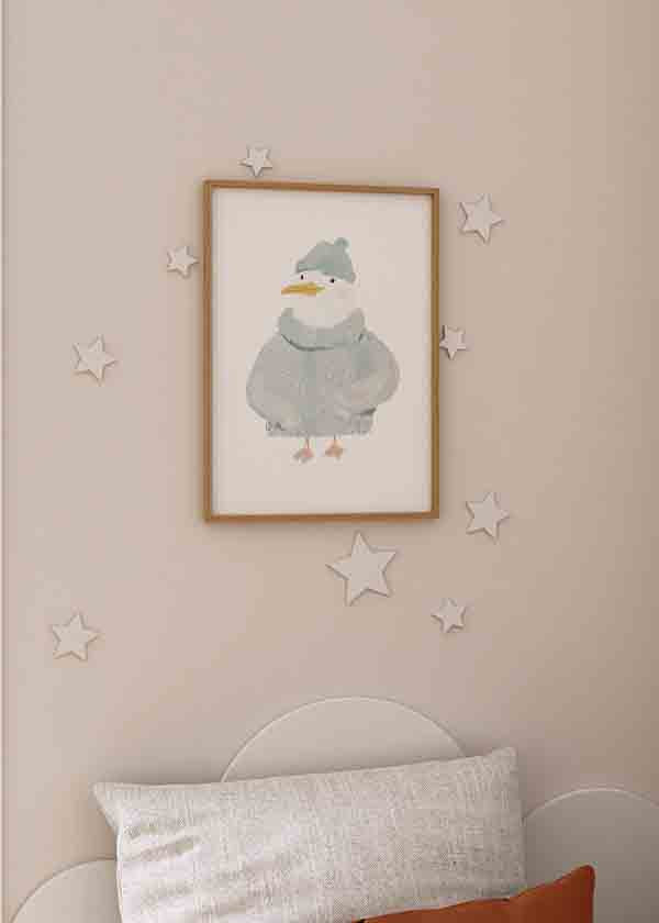 Cuadro infantil decorativo de gaviota con abrigo y gorro. kudeko.com
