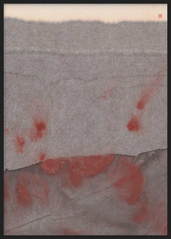 Cuadro abstracto con capas grises y toques rojizos difuminados, kudeko.com
