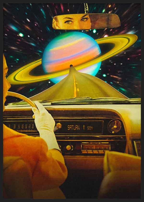 Surrealistisches Wandbild einer Frau, die in einer traumhaften und dekorativen Szene auf Saturn zufährt. Erhältlich auf kudeko.com