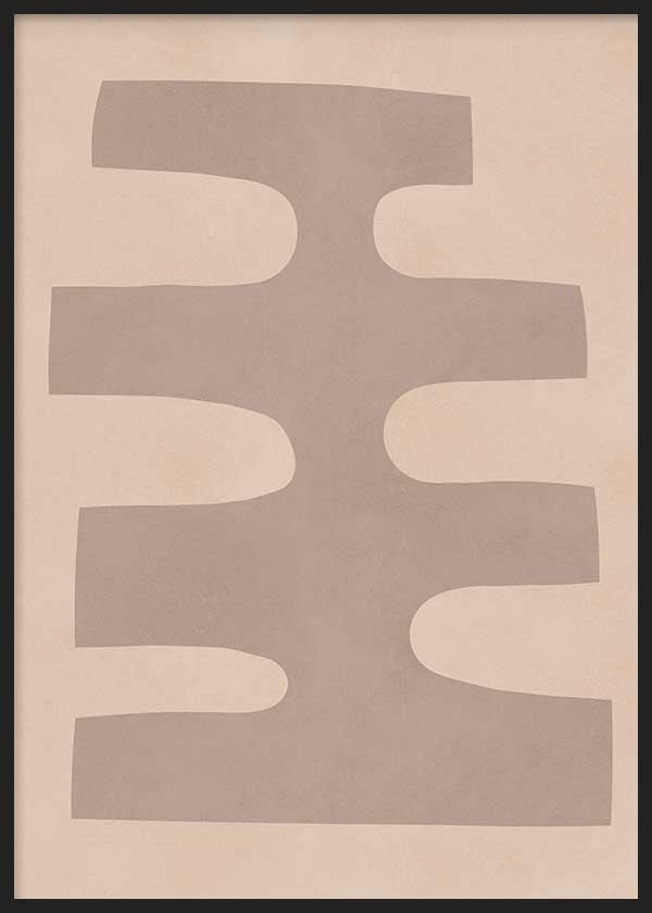 Cuadro geométrico beige con forma abstracta sobre fondo crema, kudeko.com
