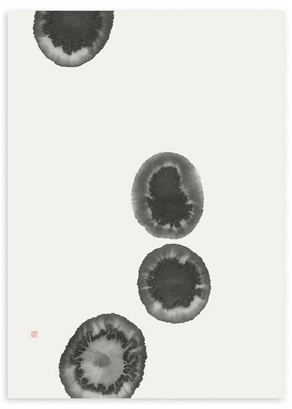 Cuadro japonés minimalista con manchas circulares en tinta sumi-e, kudeko.com
