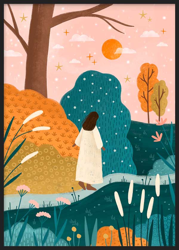 Farbiges illustriertes Wandbild mit einer Frau, die zwischen Hügeln und rosafarbenem Himmel mit Sonne und Sternen geht, von Bea Muller. Erhältlich auf kudeko.com